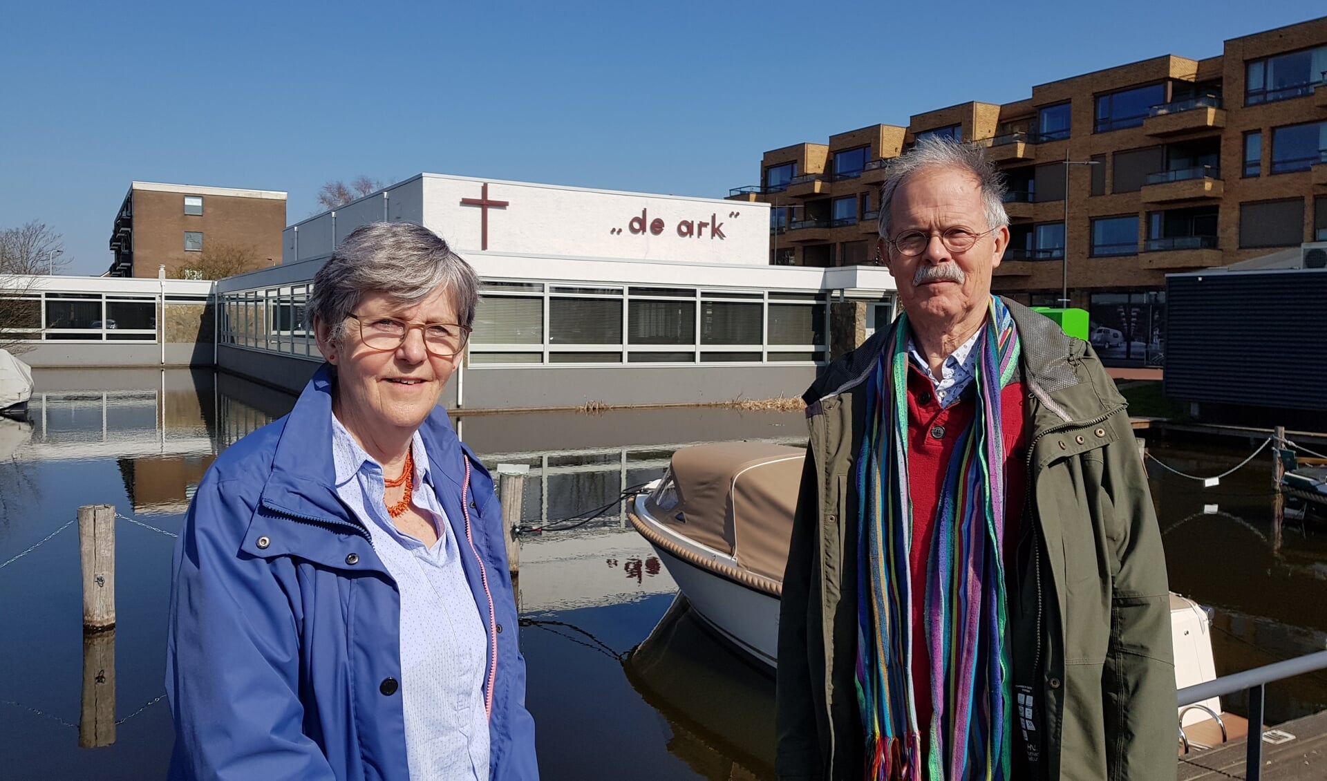 Jan Boonstra en Erna Eigeman van de werkgroep ’De Ark 50 jaar’.