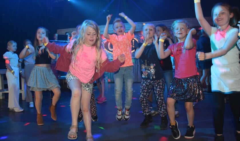 Dansen is hard werken! Eerste kinderdisco in Cheers