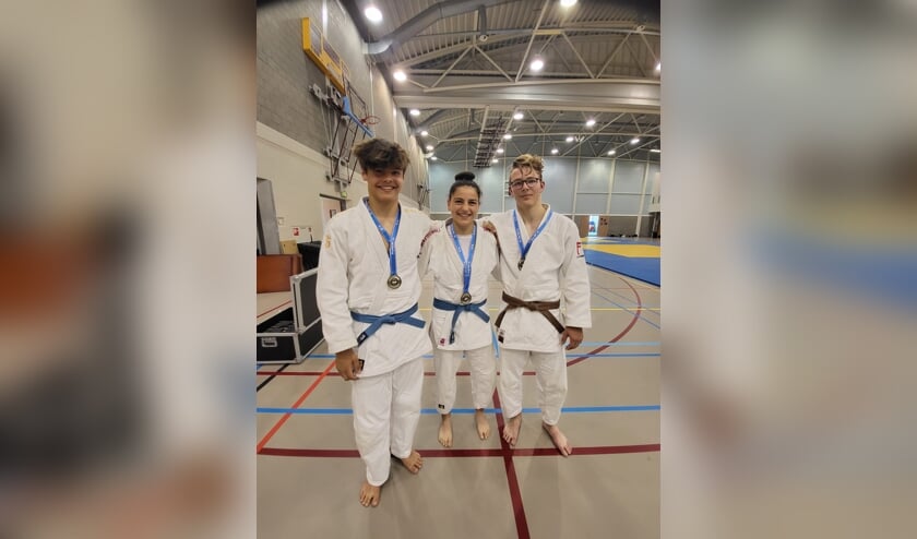 Sieb Griede, Storm van Dijk en Bianca Kamal Ghatias op het DK judo -18 jaar. Beeld: Chikara sport  