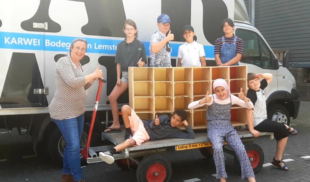Klusrijk van IKC Schatrijk met hun eigengemaakte schoenenkast. Beeld: IKC Schatrijk