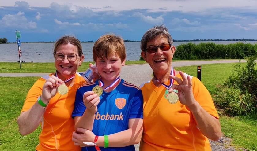 De winnaars: Marieke Doornbos, Mees Doornbos en Itty Rook.3 generaties! Beeld: Walking Triathlon Reeuwijk  