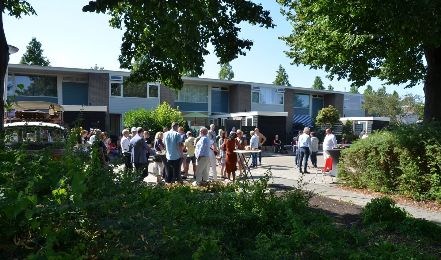 Veel interesse voor oplevering Rietveldwoningen. Beeld: Nico Hermenet