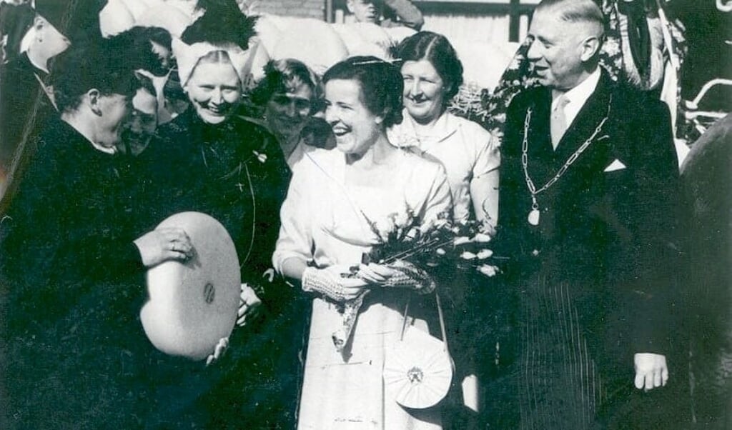 De eerste kaaskoningin in 1952 Lien van de Werken