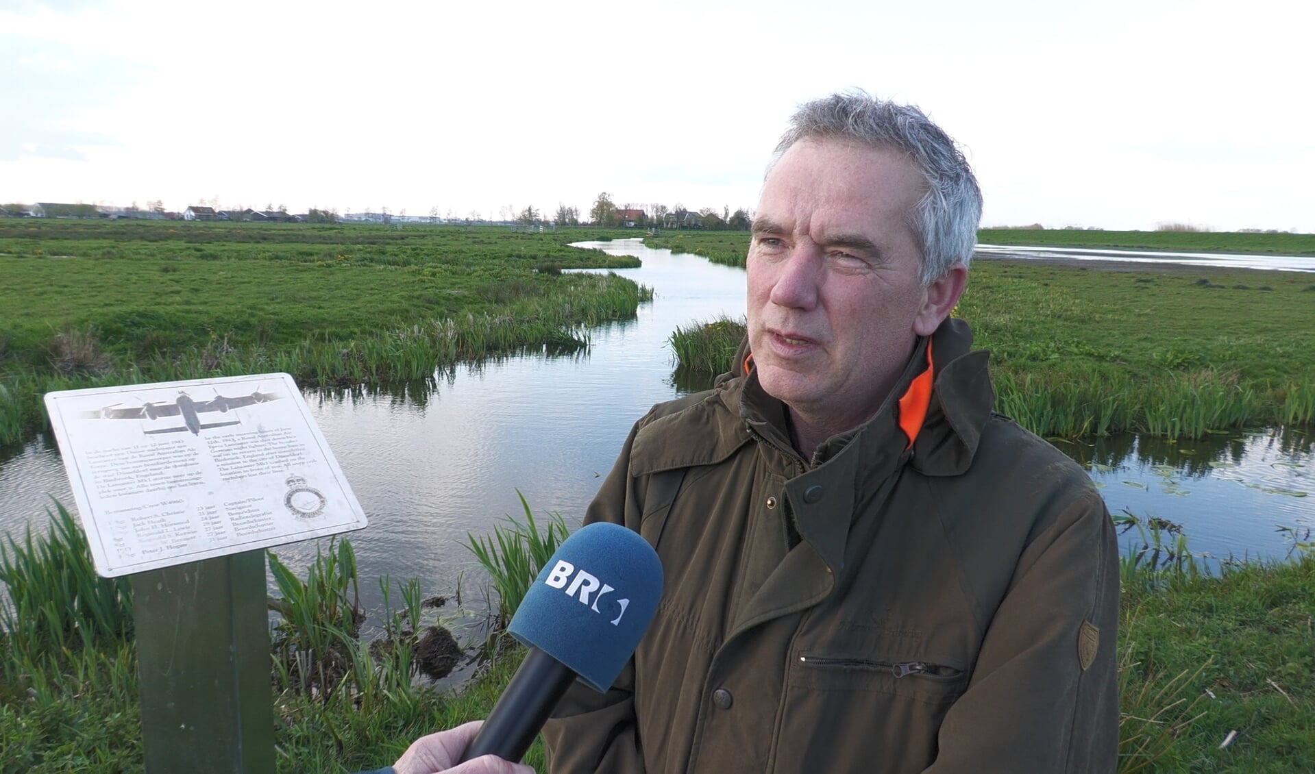 Charley Valette vertelt in de documentaire over de crash van de bommenwerper in polder Gravekoop. Beeld: BR6