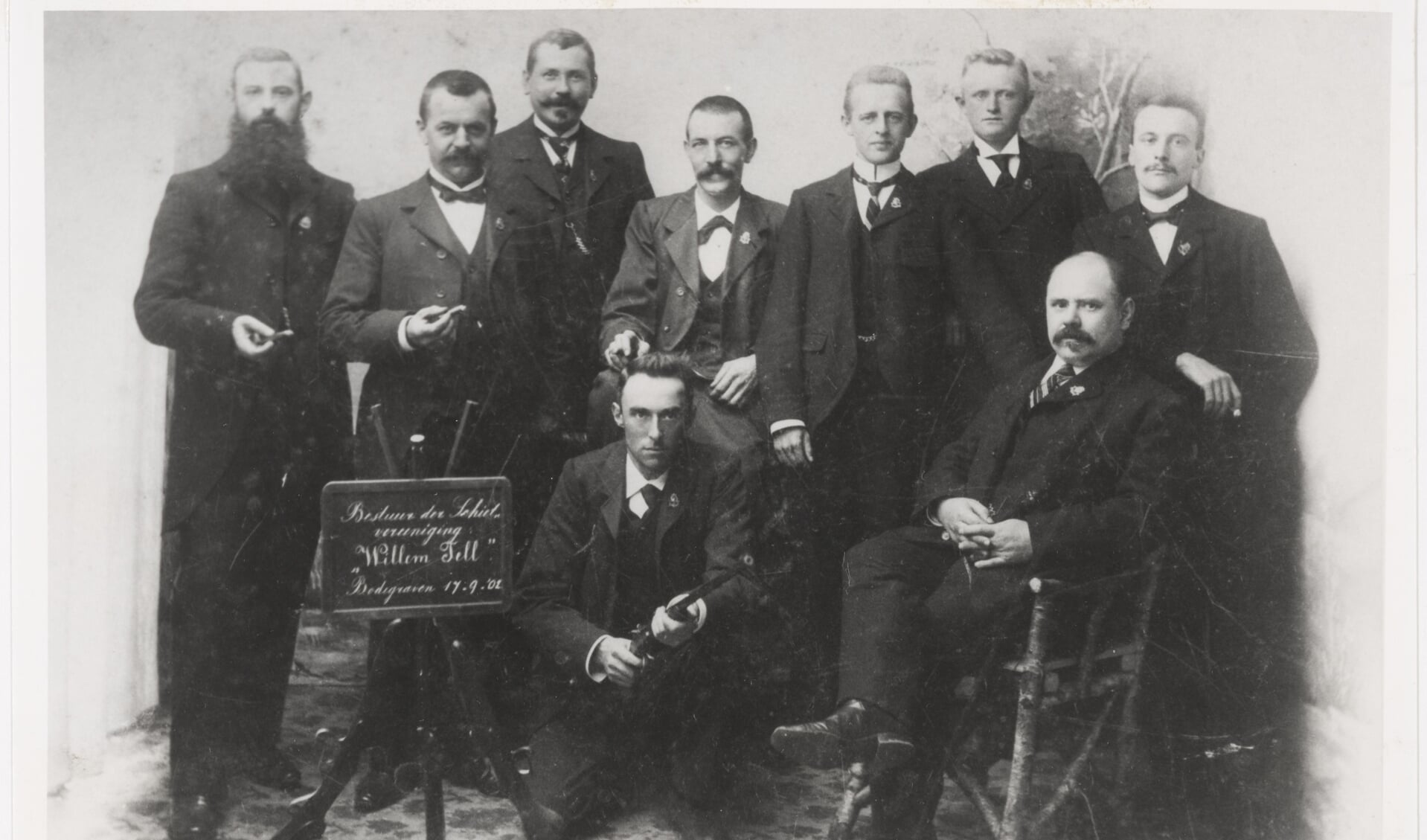 Leden van de Bodegraafse Schietvereniging Willem Tell in 1902. Beeld: RHC