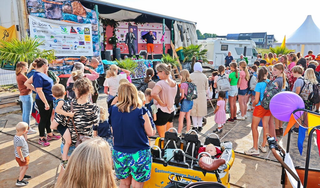 Burgemeester Michiel Grauss opende vakantiespelen Nieuwerbrug.