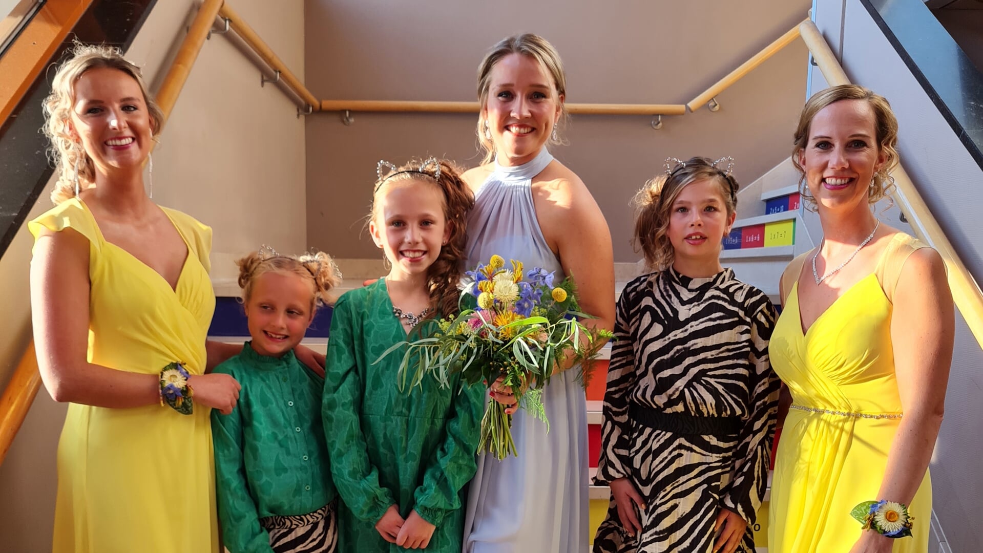 Kaaskoningin, hofdames, kaasprinses en kaasmeisjes.