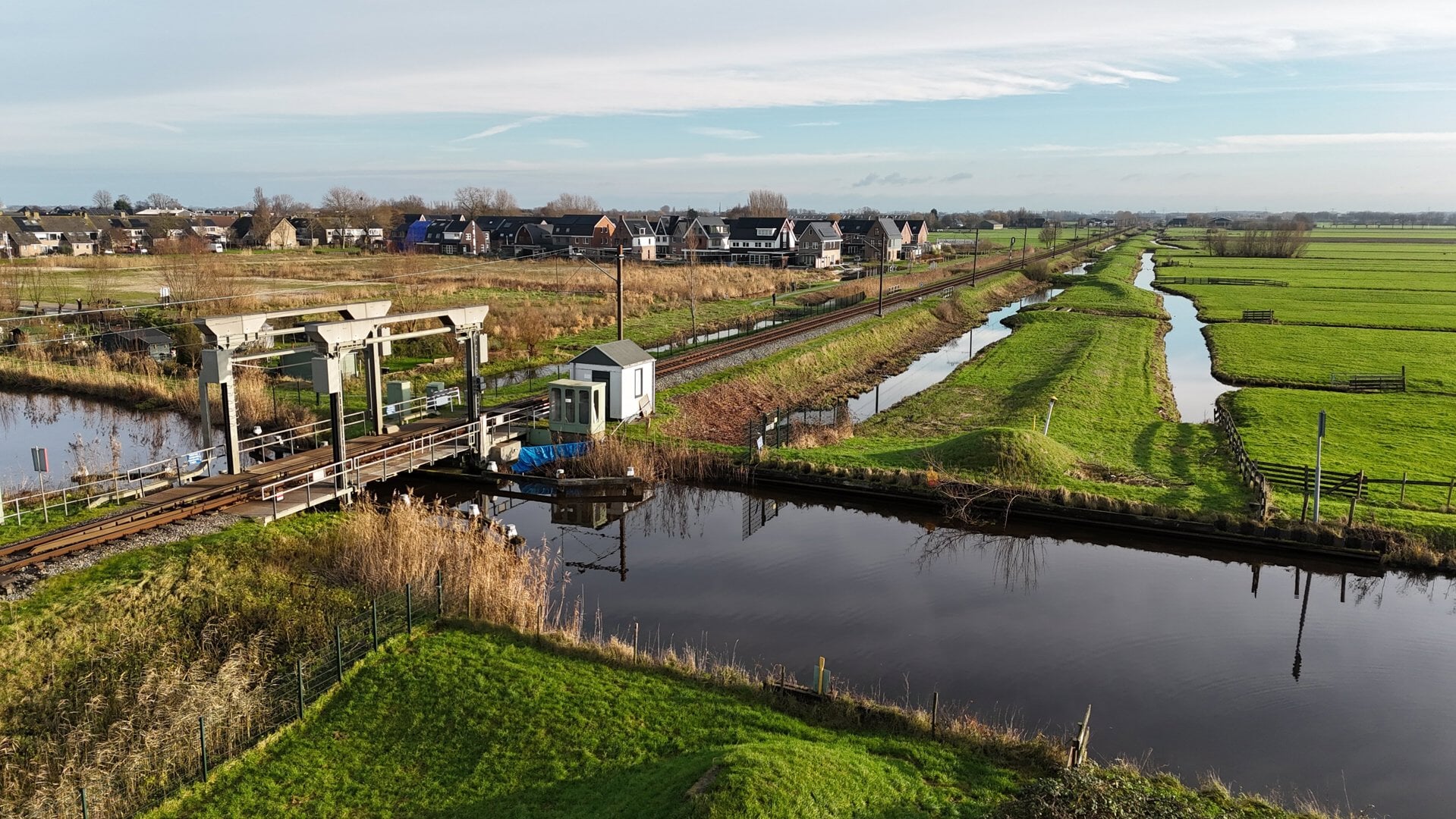 De spoorbrug over de Dubbele Wiericke.