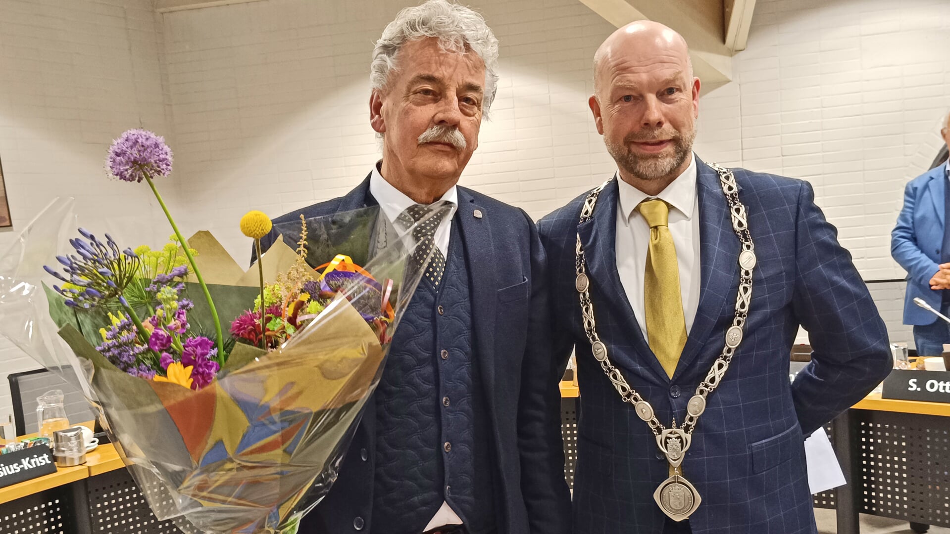 Aan het begin van de raadsvergadering werd de heer Frits van Dijk beëdigd als raadslid voor Lokaal Liberaal Bodegraven-Reeuwijk. Hij neemt de plaats in van Willem Zuyderduyn die in januari overleed.