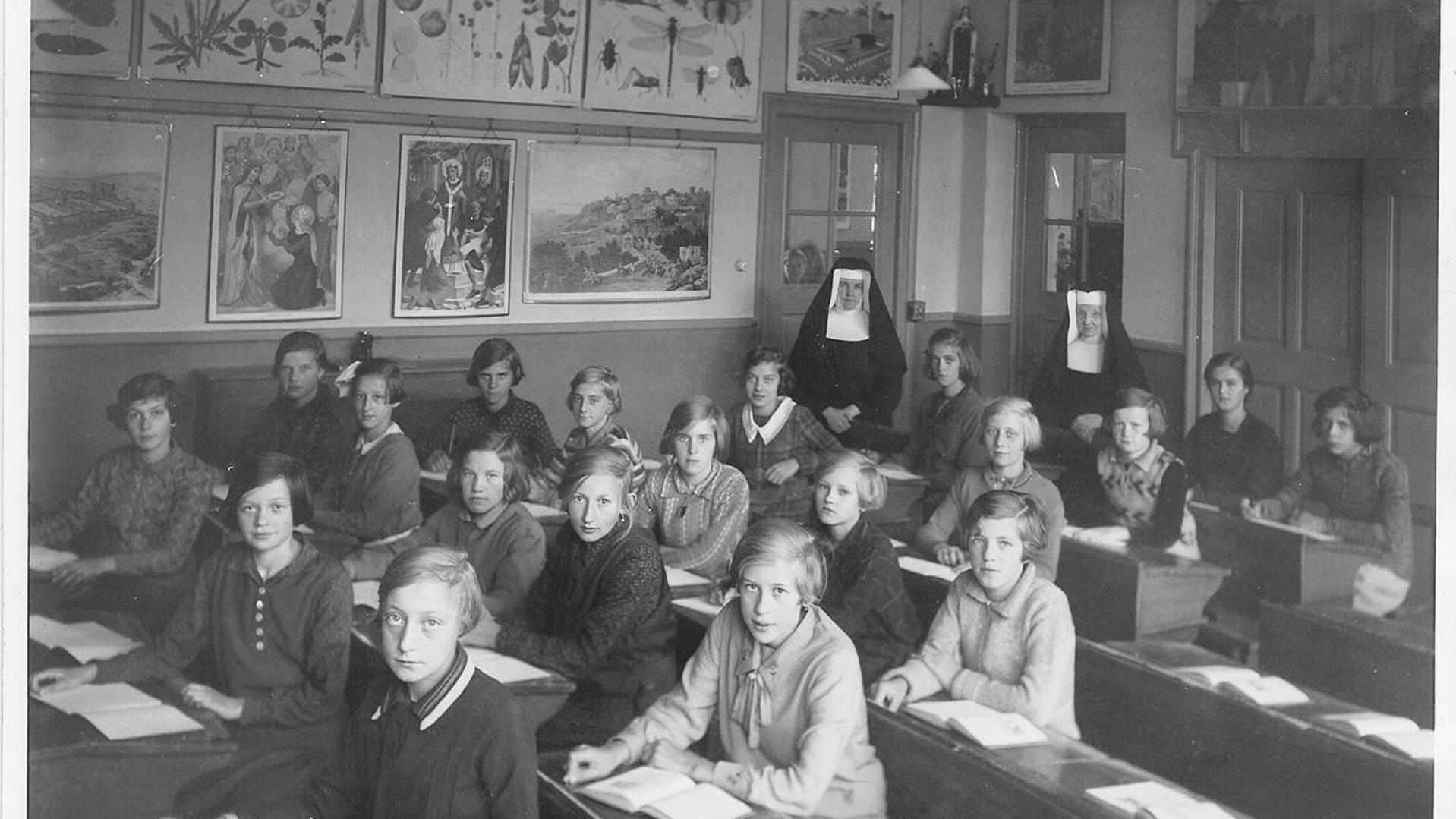 Klassenfoto bij Franciscanessen ca. 1930. 