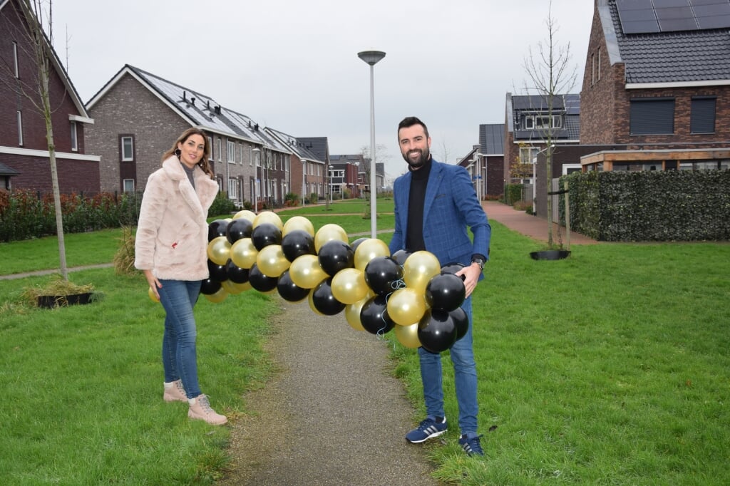 Bjorn en Kimberly kijken ernaar uit om deze ballonnenklappers tijdens Oud en Nieuw te klappen.
