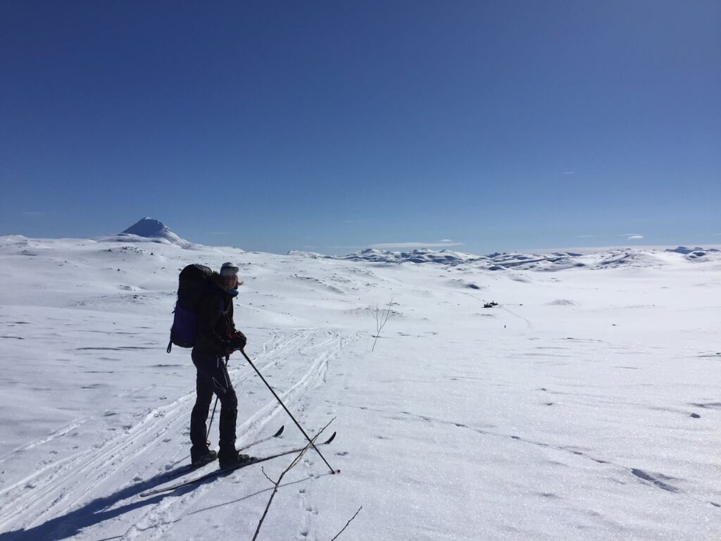 Langlauftocht van hut naar hut op de Hardangervidda in Noorwegen.