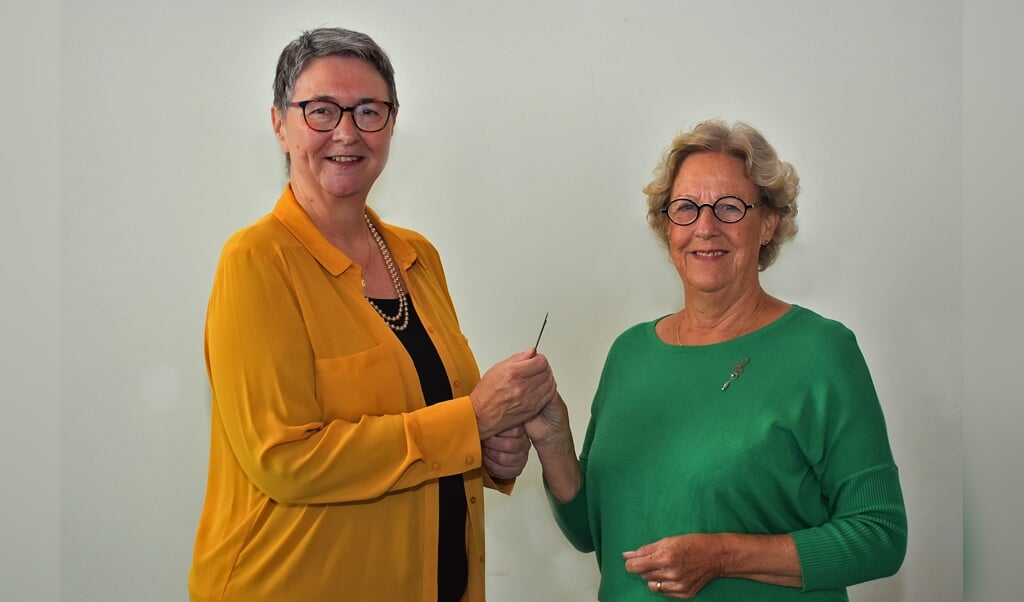 Ingrid van Kappelle links en Greetje Bakker rechts