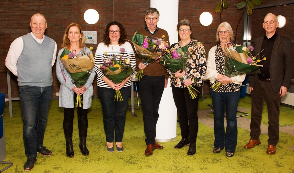 V.l.n.r.: Wethouder Odd Wagner, Jolanda Gerbrandts, Erna Zoomers, Jan Hoogendoorn, Marlou Min, Cora Postema en wethouder Kees Oskam.