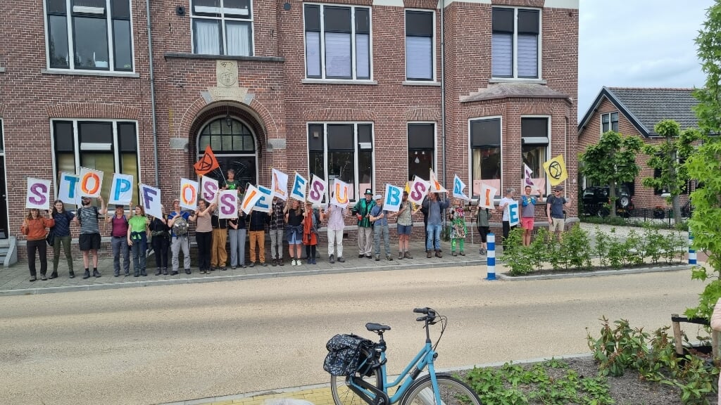 Alle vlaggen op een rij: stop fossiele subsidies! Beeld: Stefanie Peters