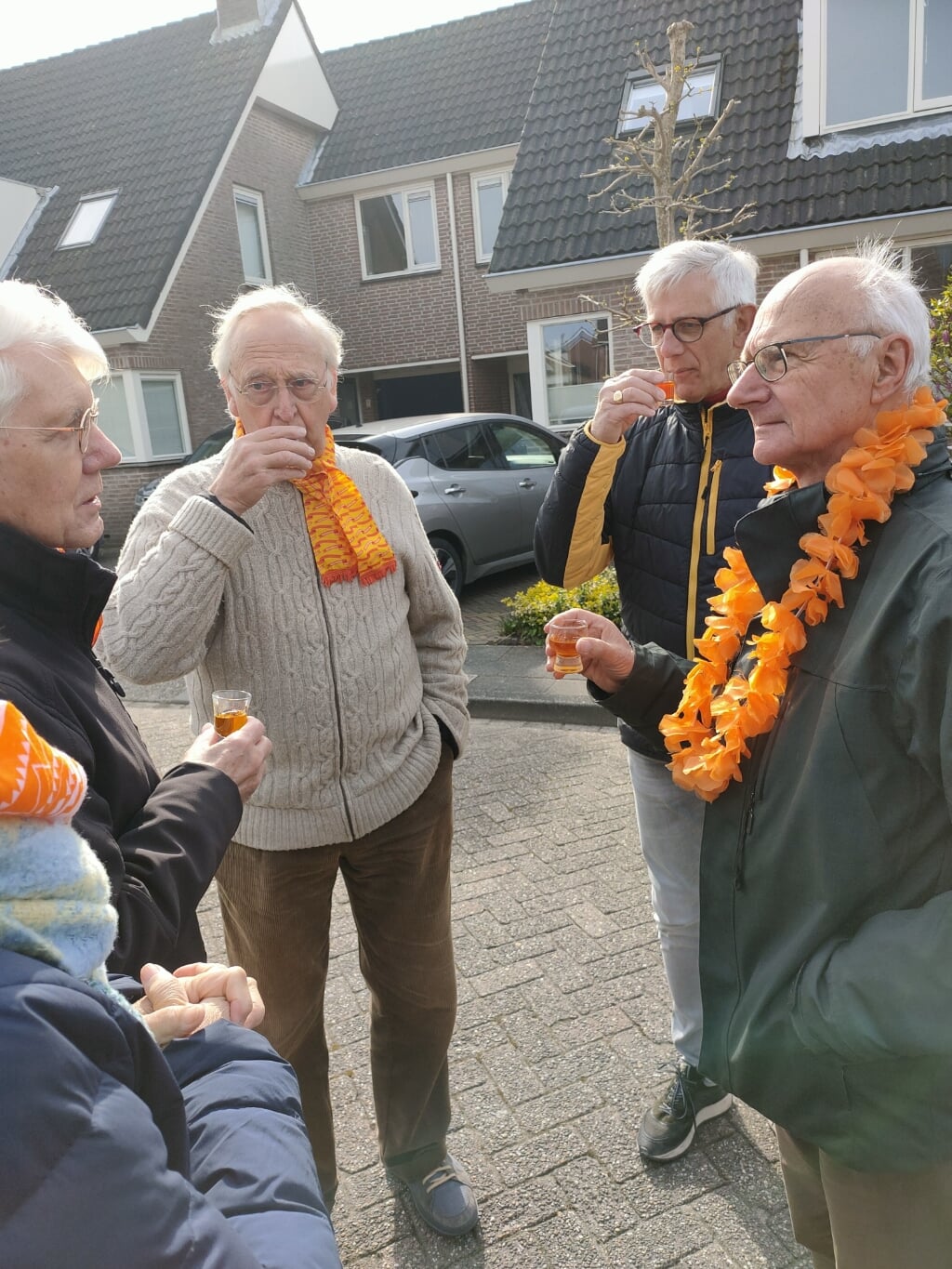 Mooi samenzijn met de buren. Beeld: Ariëtte Dijs