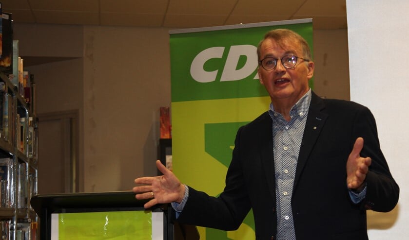 Rob Remmerswaal ontving als waardering voor al zijn vrijwilligerswerk een zilveren CDA-speld. (Foto: PR)