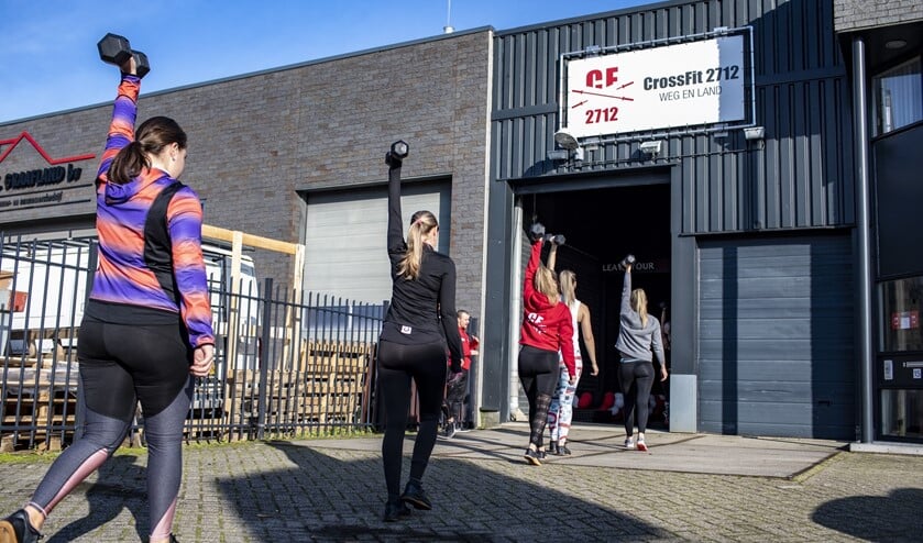 CrossFit is een manier van fitness waarbij gewichtheffen, atletiek en gymnastiek gecombineerd worden in één trainingsvorm.