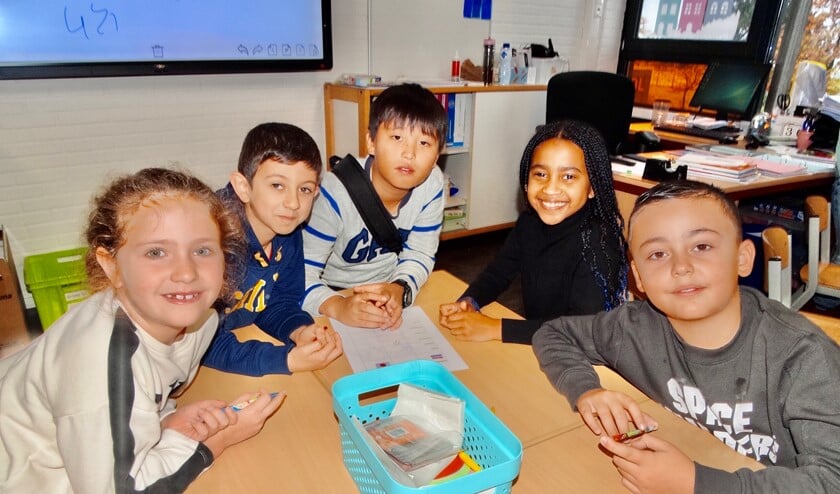 Op de Anne Frankschool leren de kinderen elkaar Japanse en Nederlandse woorden. (Foto: AvdH)