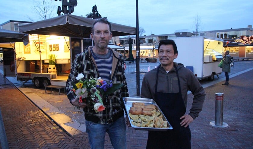 Martin Steentjes en Anthuan Tran zijn niet tevreden met de oplossing die door wethouder Arends is geboden.