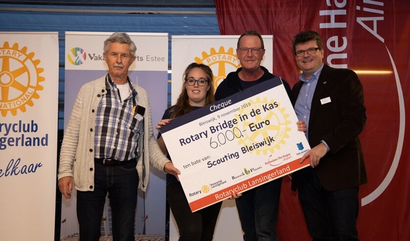 Met de donatie van 6000 euro kon Scouting Bleiswijk een nieuwe Lelievlet aanschaffen.