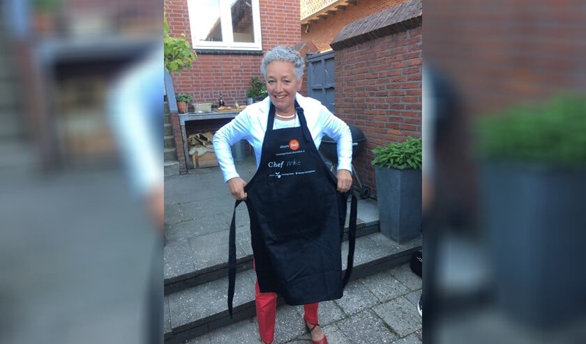 Wethouder Ankie van Tatenhove tijdens lancering Huiskamerrestaurant.