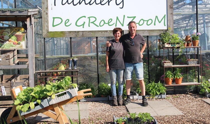 Hans en Marian van Velzen voor hun Tuinderij De Groenzoom.