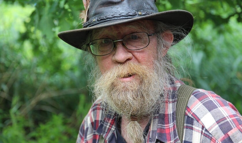 Een speciale commissie boog zich over de baard van Johan: de baard mocht blijven en Johan ook.