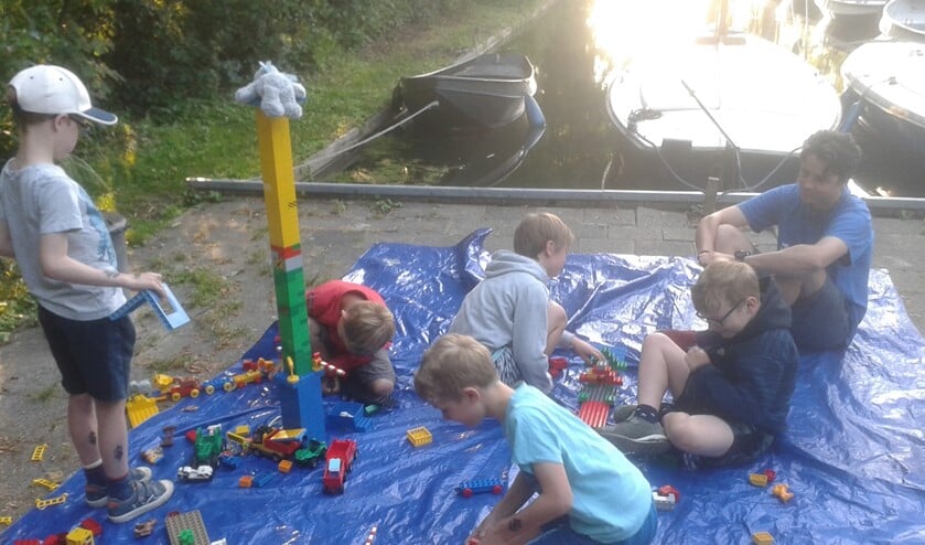 De 'vroege' bevers vermaakten zich met lego tot de rest wakker was.