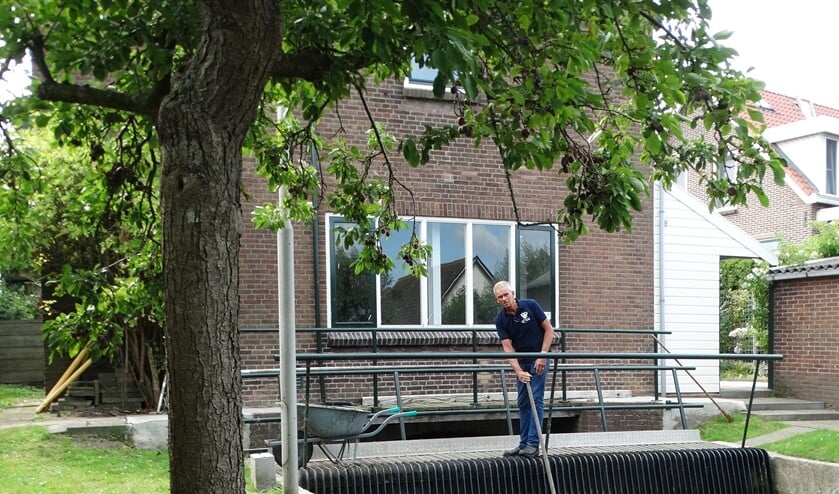 Bij het hoogheemraadschap is men altijd alert op vuil in de rekken bij de gemalen. (Foto: Andrea van der Houwen)