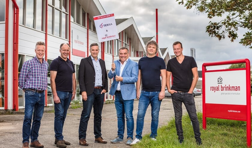 De heren kijken uit naar een efficiënte samenwerking. (Foto: Michel Heerkens)