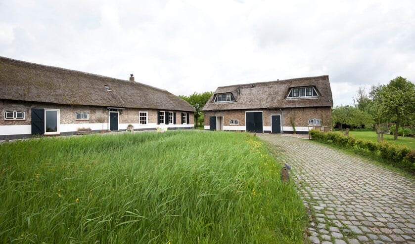 De bijzondere zuivelboerderij uit 1666 in de Ackerdijckse Plassen. (Foto: Natuurmonumenten)