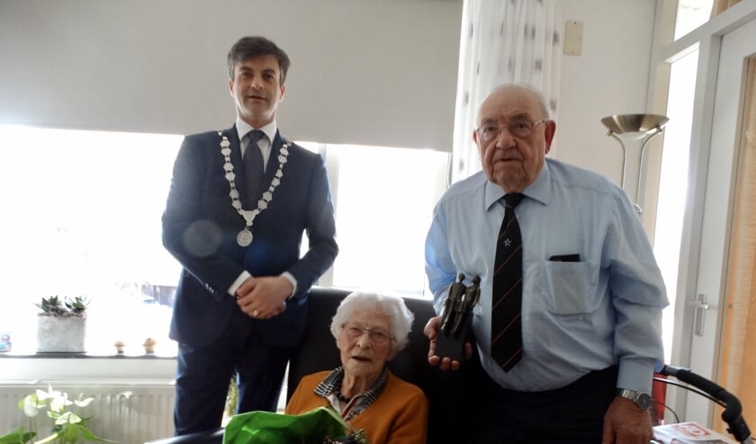 De burgemeester mag alvast gaan nadenken over een cadeau voor het platina huwelijk.