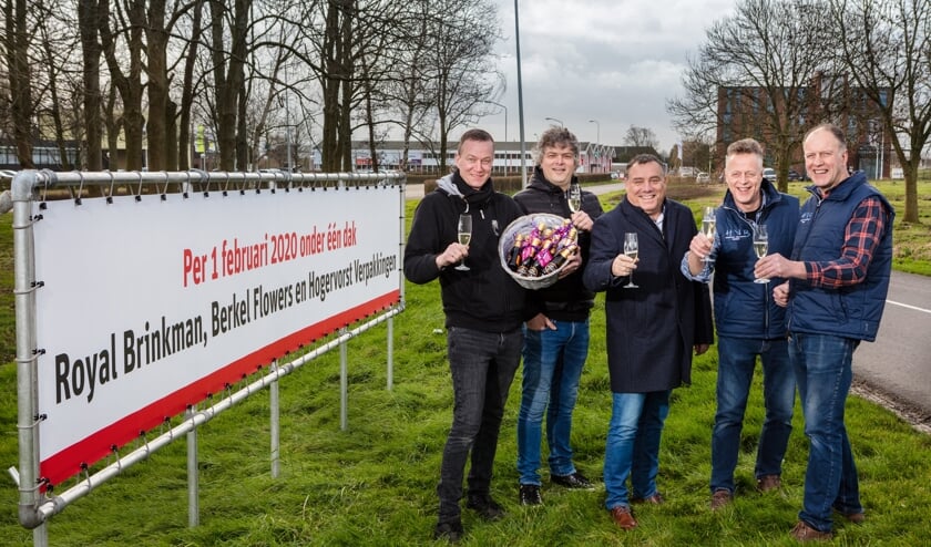Remco Weenink en Mark Mostert, Menno Krabben en Gerard en Jan Hogervorst proosten op een vernieuwende toekomst. (Foto: Michel Heerkens)