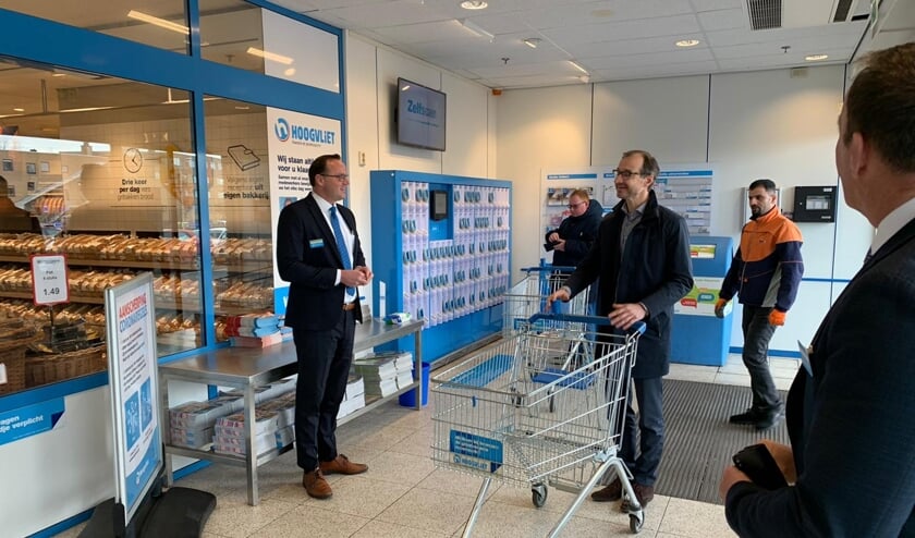Minister Wiebes in de Hoogvliet in Berkel en Rodenrijs.