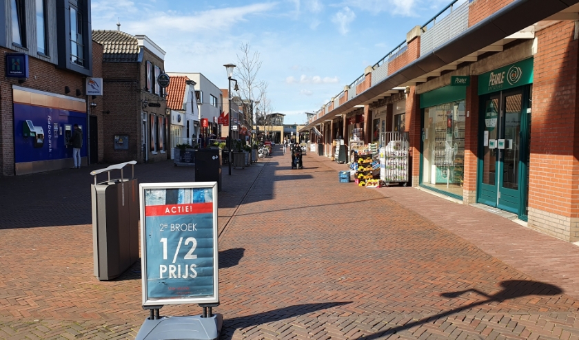 Het is uitgestorven in de winkelcentra. De coronacrisis raakt lokale ondernemers hard. (Foto: Spa Media)