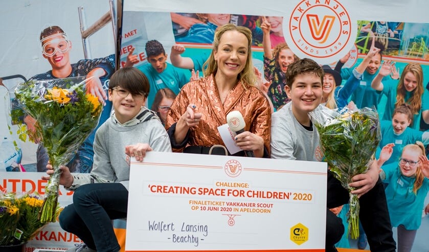 De prijsuitreiking van de halve finale met het winnende team van het Wolfert Lansing uit Bergschenhoek. (Foto: Olivier Huisman)