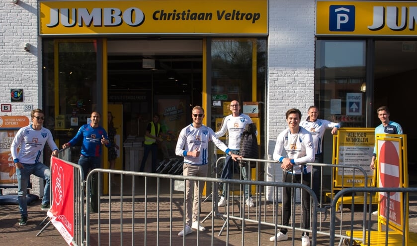 Selectiespelers hebben een groot deel van de zaterdag besteed aan het bezorgen van boodschappen.