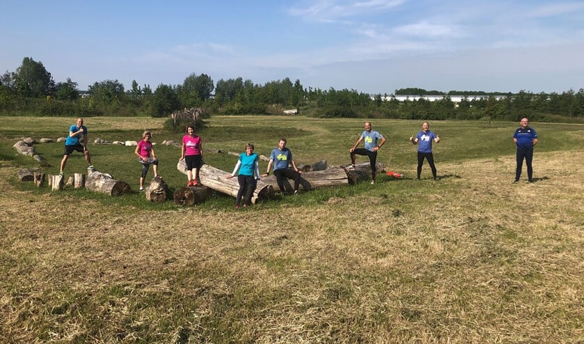 De hardlopers hebben op anderhalve meter van elkaar getraind.