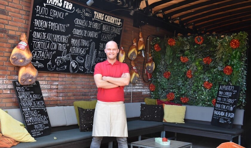Sebastiaan ter Maaten staat trots in La Bodega, het nieuwe gedeelte van Muller & Co.