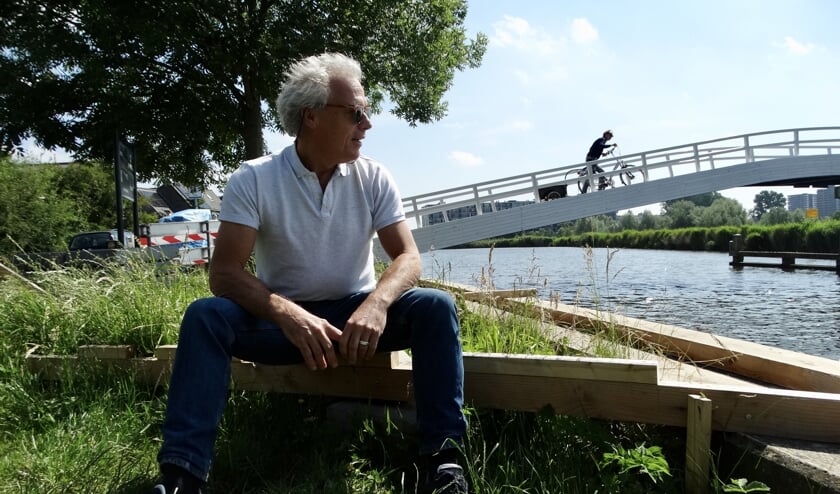 Gérard bij de beoogde plek van één van de Rottekijkers op de grens van Bergschenhoek en Rotterdam.