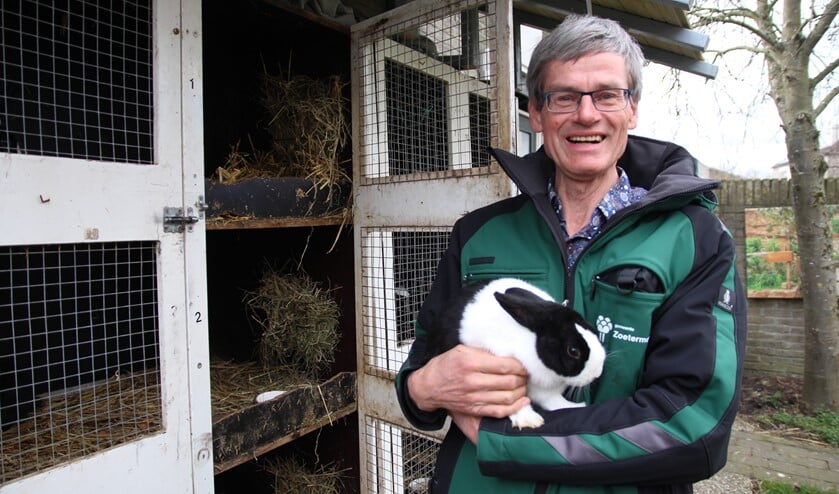 <p>Willem is een echte dierenvriend. Hij groeide op de boerderij van zijn ouders op met dieren en hij werkt er sinds 1974 mee.</p>