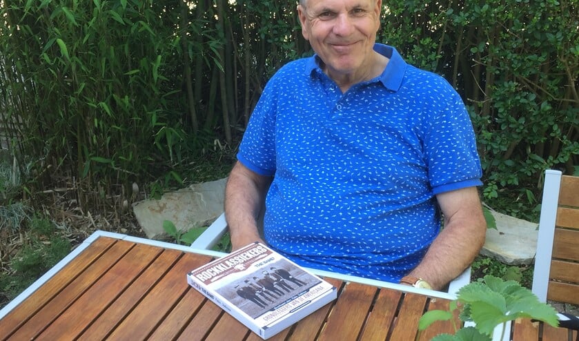 <p>Peter speelt in de Oekoe Mountain Billies, een grappige verwijzing naar Bergschenhoek.</p>