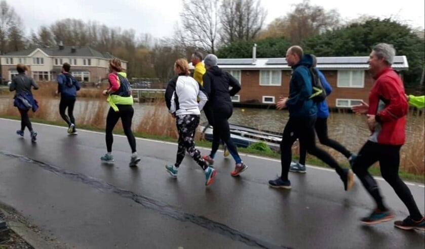 <p>Trainen, door weer en wind, hoort erbij.</p>
