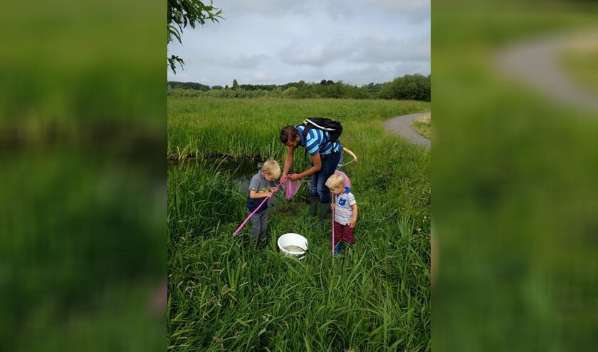 <p>Ook kinderen kunnen metingen verrichten voor het waterschap.</p>
