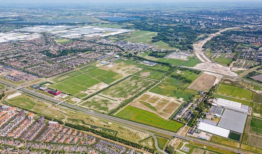 <p>Wilderszijde met minimaal 2.600 woningen wordt gerealiseerd naast het gemeentehuis. (Foto: archief/J.Althof)</p>