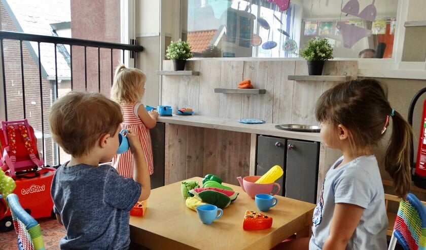 <p>De pizza oven in de peuterkeuken maakt overuren.</p>