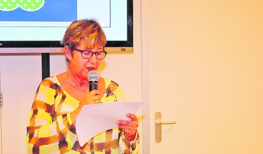 Het Groot Oudewaters Dictee 'gewoon' voorgelezen door Marga Smits.
