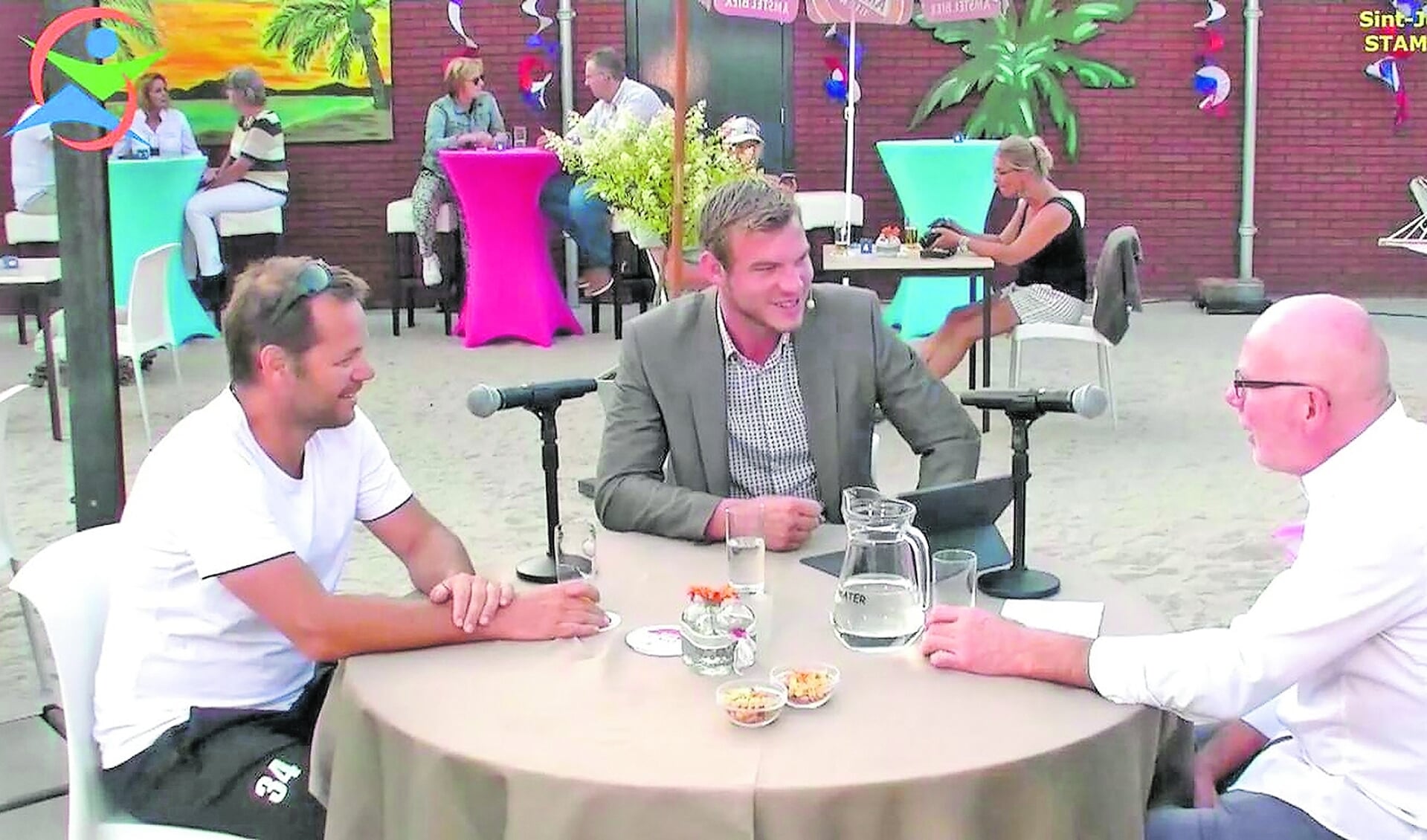 Montfoort Vitaal presentator Rick Vianen aan tafel met Ad Spruit en Marcel Peters.