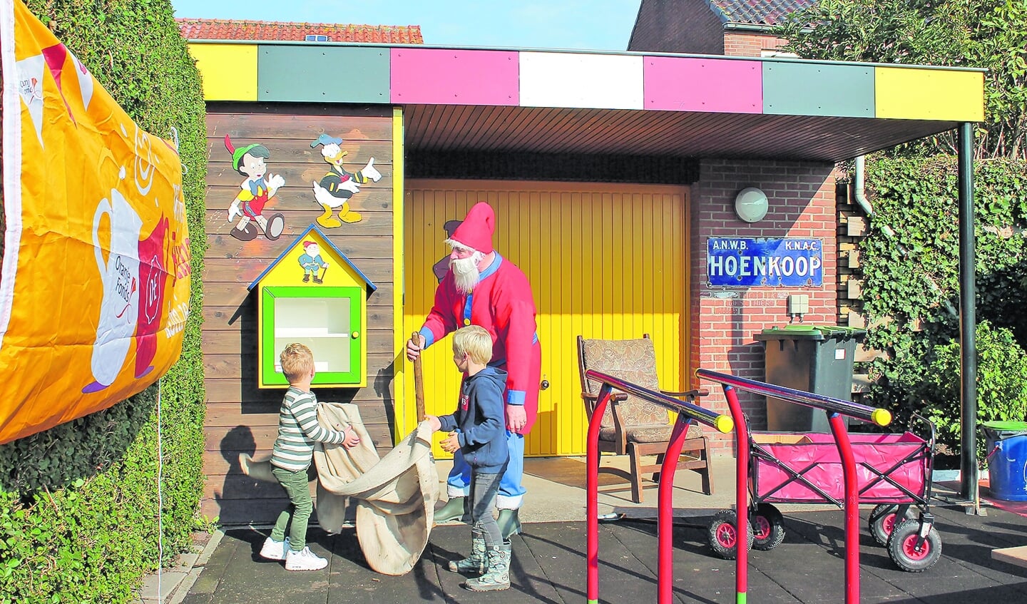 Opening Boekenhuisje in Pinkeltje.